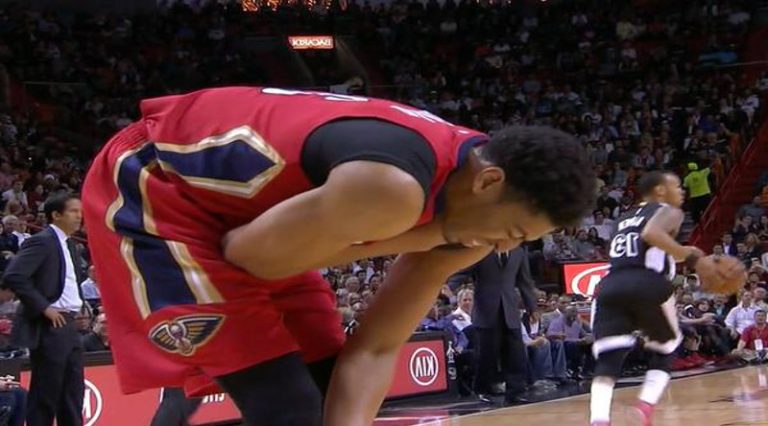 Anthony Davis Hurt again